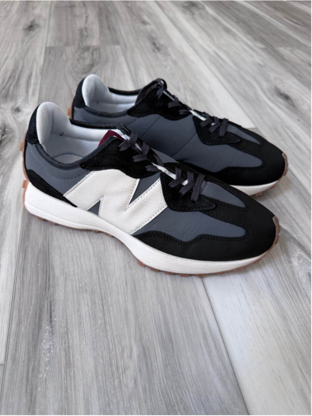 New Balance 327 MS327KC Black Grey Gum Sneakers Men’s 8.5 Women’s 10 Unisex